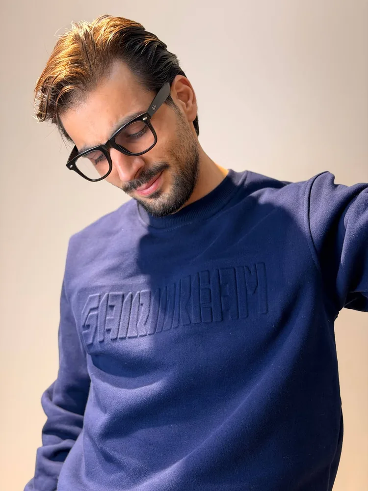 embossed-crewneck-sweatshirt-4