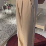 شلوار مورگان نیم‌بگ رنگ کرم - مدل پوشیده