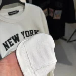 جزئیات چاپ تمبر تیشرت NY رنگ سفید