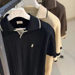 پلوشرت بافت ترک مشکی و بژ روی چوب‌لباسی